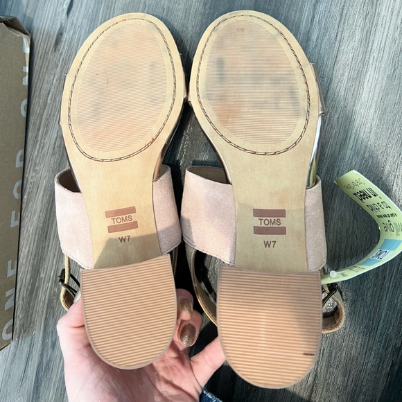 NWT TOMS Sandals, Size 7 - Picture 4 of 6